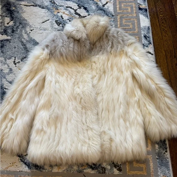 Elegant White and Gray Saga Fox Fur Coat jacket - Picture 16 of 17